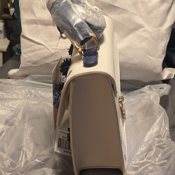 Snow White Floral Blue and White Loungefly BoxLunch Exclusive Bag And Wallet - Picture 7 of 16